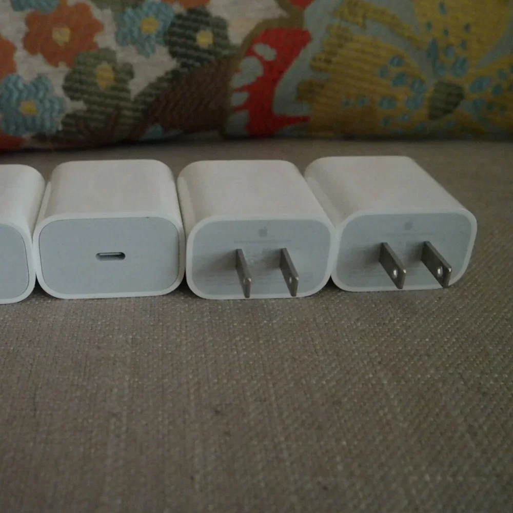 Authentic Apple 20W Fast Charger USB-C/Thunderbolt connectors